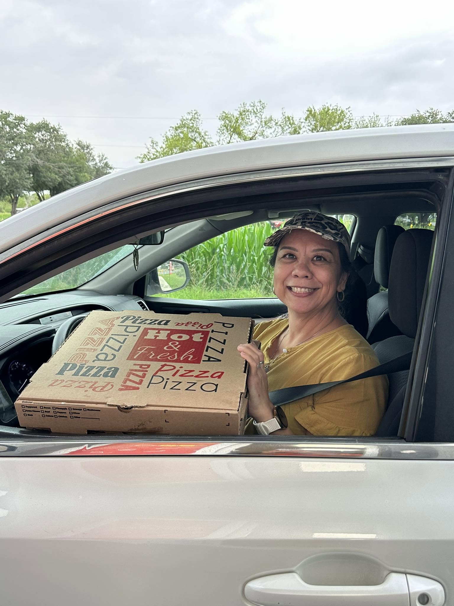 A huge thank you to our first-time customer, Ms. Annette, for making the trip to La 88 Pizza!