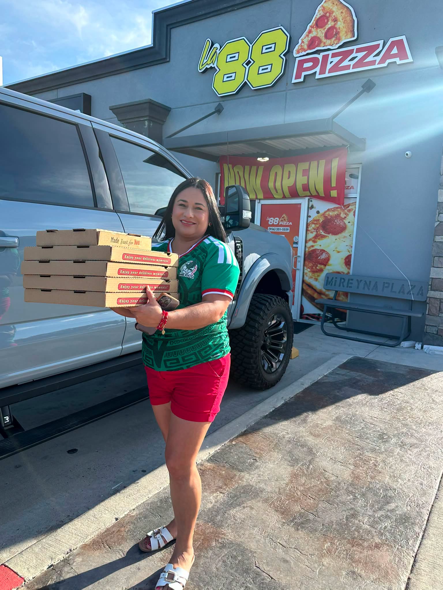 🇲🇽 Thank you to everyone who wore their Mexico jerseys and stopped by La 88 Pizza!